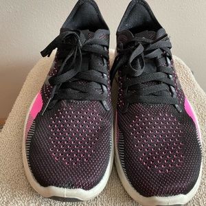 Adidas Bounce tennis shoes size 9.5